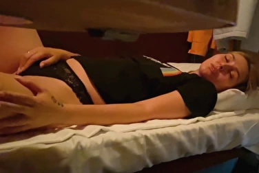 Псс, незнакомка, ну кто в поезде мастурбирует? Давай помогу 😏