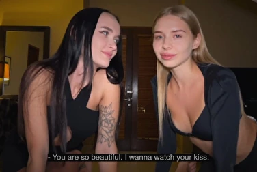 Это шутка или ты реально привела подругу для двойного минета?